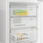 Indesit-Combine-refrigerateur-congelateur-Encastrable-KINH-1271-B4E-Zinc-Metal-2-portes-Lifestyle-detail